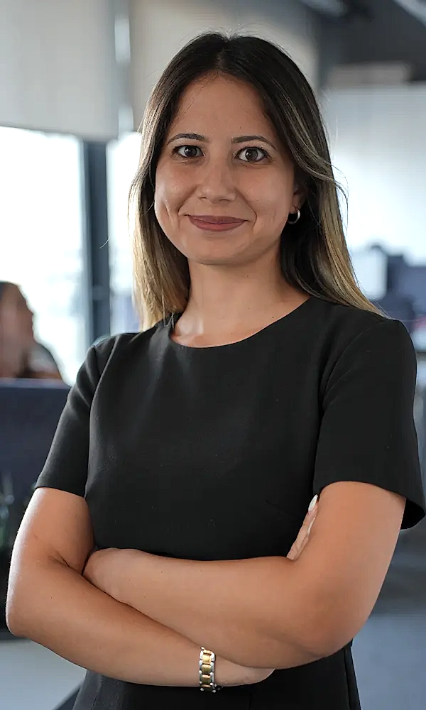 izmir avukat nazlı ayça toyman